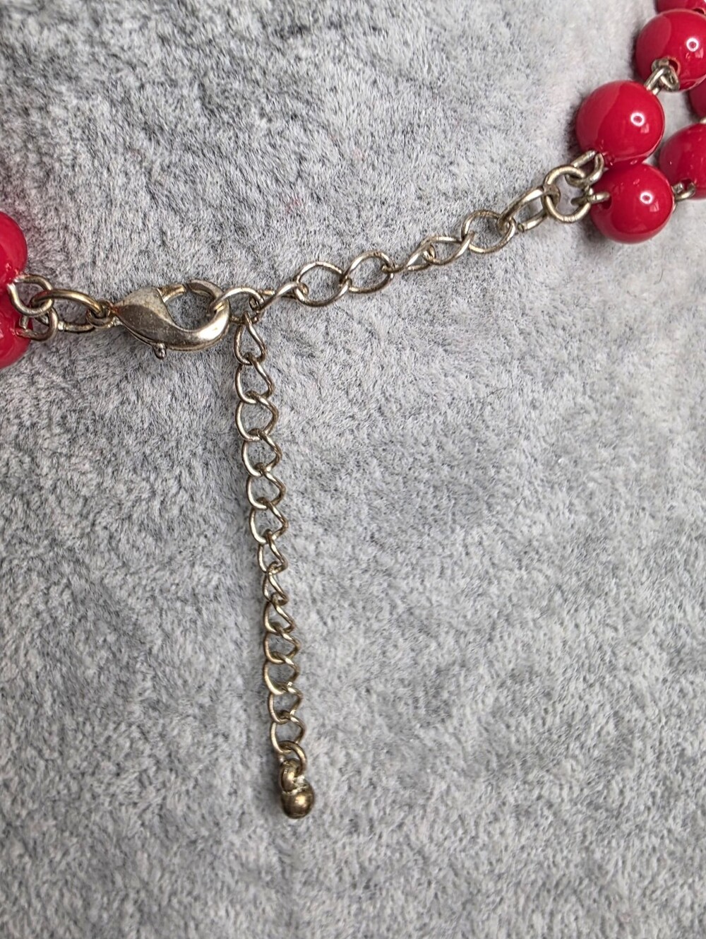 Bright Red Lucite/Acrylic Jewelry Bundle- 1 Necklace & 1 Bangle - Picture 3 of 11